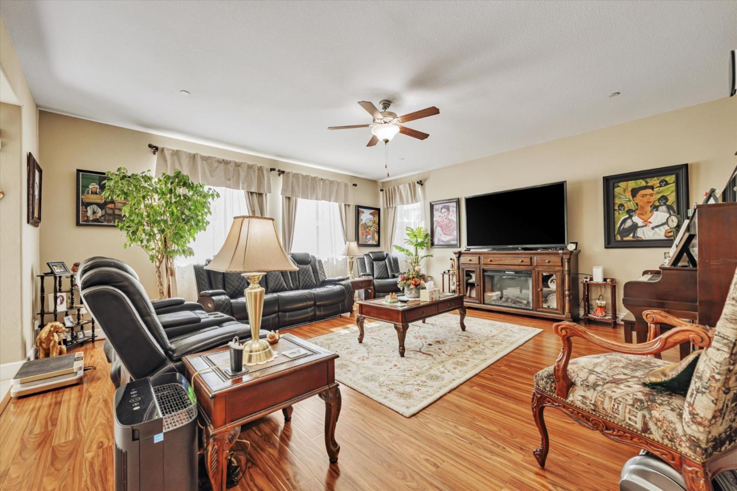 Detail Gallery Image 9 of 43 For 1652 Maidencane Way, Los Banos,  CA 93635 - 5 Beds | 3/1 Baths