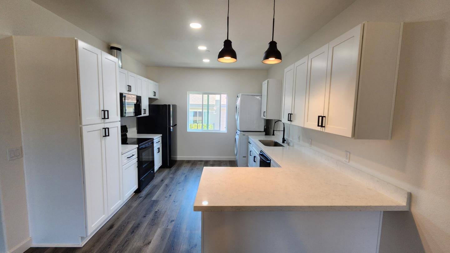 Detail Gallery Image 4 of 16 For 728 W 1st Ave #201,  Chico,  CA 95926 - 2 Beds | 1 Baths