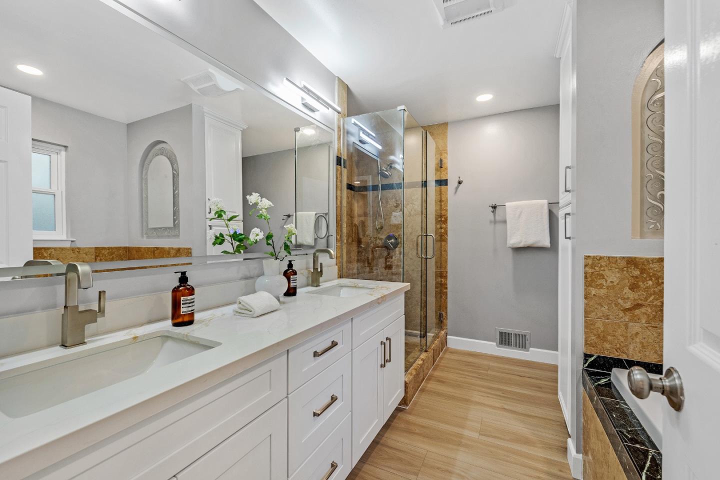 Detail Gallery Image 14 of 38 For 22562 Alcalde Rd, Cupertino,  CA 95014 - 4 Beds | 3 Baths