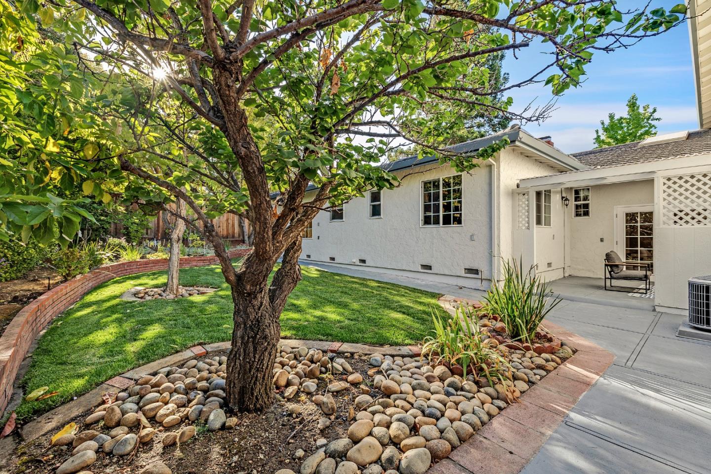 Detail Gallery Image 34 of 38 For 22562 Alcalde Rd, Cupertino,  CA 95014 - 4 Beds | 3 Baths