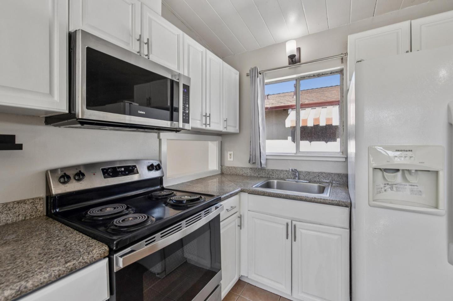 Detail Gallery Image 11 of 29 For 3271 Alma St, Palo Alto,  CA 94306 - 3 Beds | 2 Baths