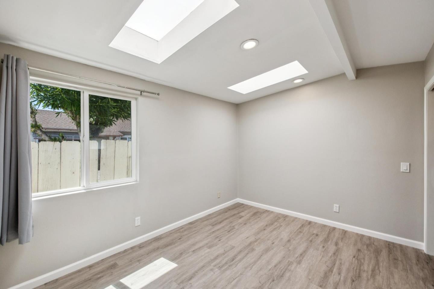 Detail Gallery Image 13 of 29 For 3271 Alma St, Palo Alto,  CA 94306 - 3 Beds | 2 Baths