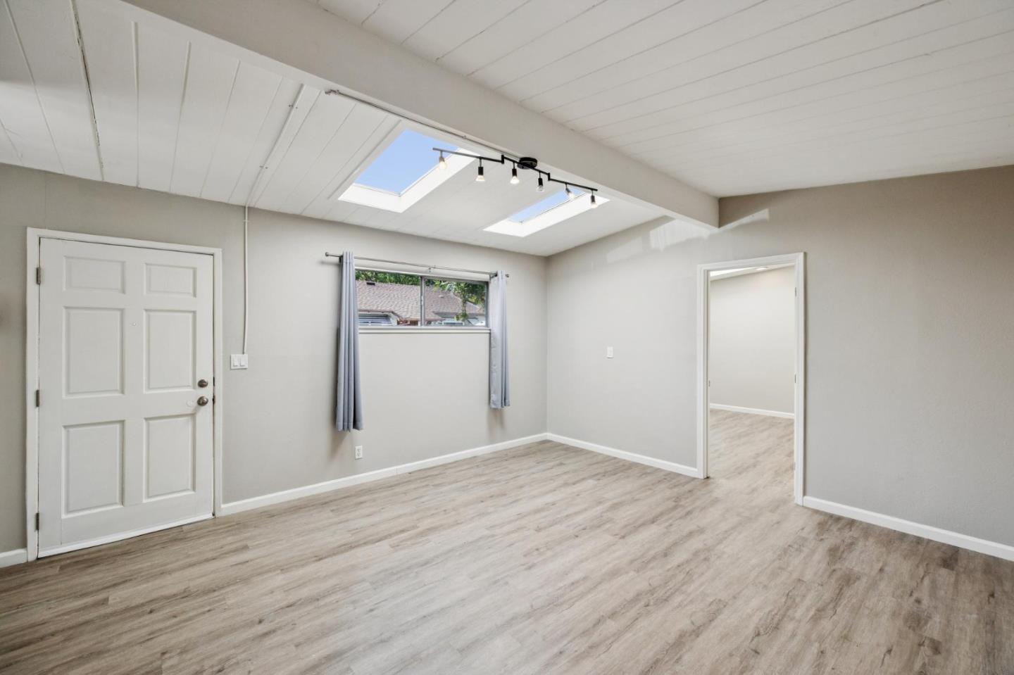 Detail Gallery Image 8 of 29 For 3271 Alma St, Palo Alto,  CA 94306 - 3 Beds | 2 Baths