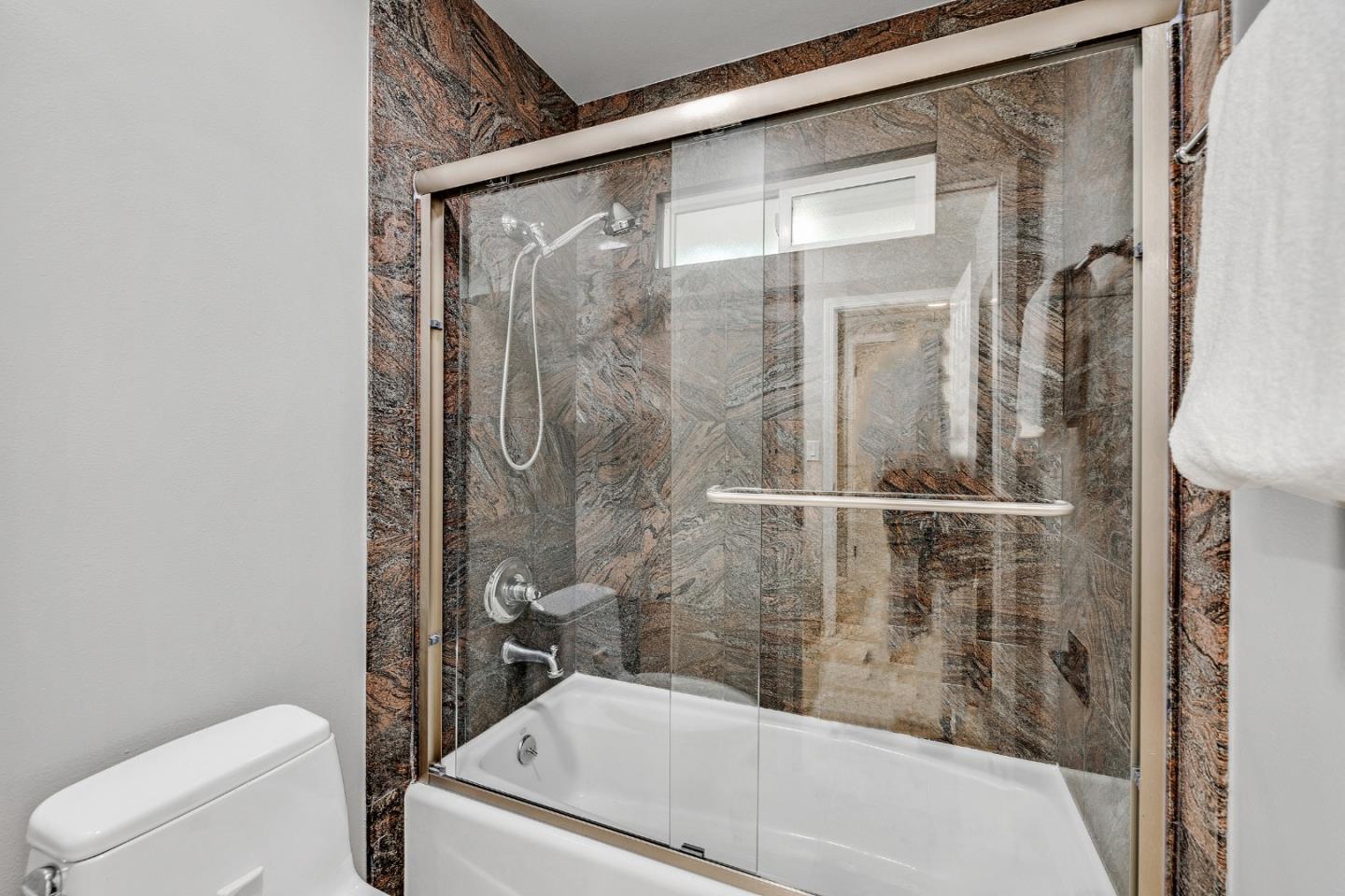 Detail Gallery Image 25 of 38 For 22562 Alcalde Rd, Cupertino,  CA 95014 - – Beds | – Baths