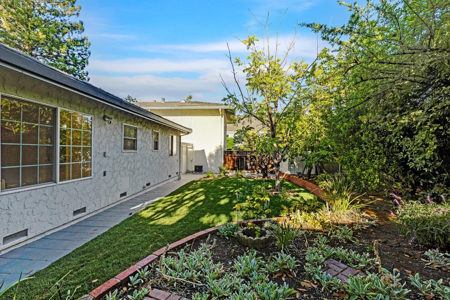 Detail Gallery Image 35 of 38 For 22562 Alcalde Rd, Cupertino,  CA 95014 - – Beds | – Baths