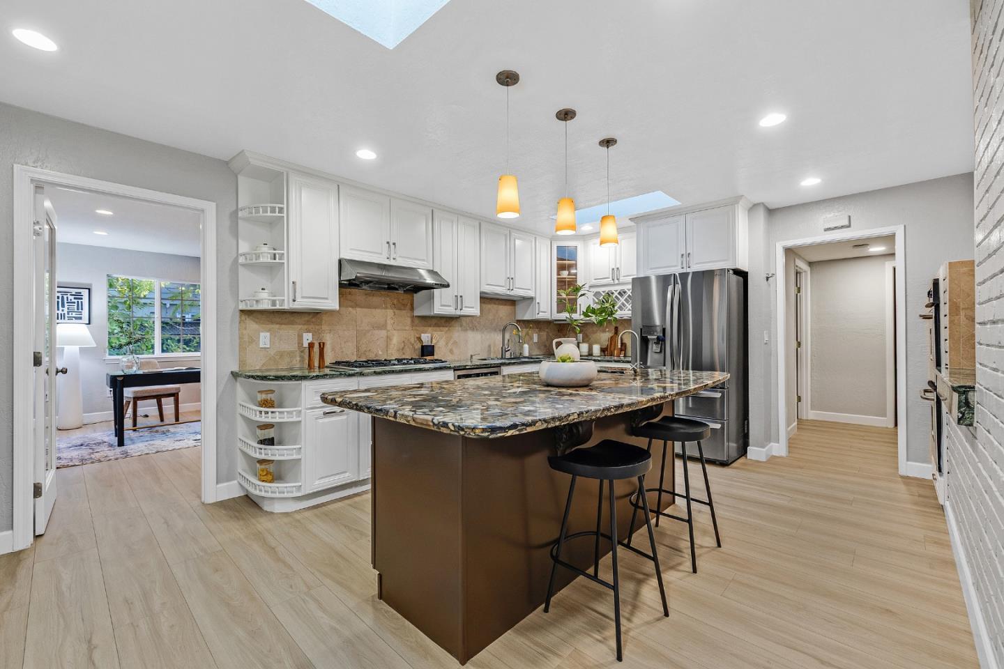 Detail Gallery Image 6 of 38 For 22562 Alcalde Rd, Cupertino,  CA 95014 - – Beds | – Baths