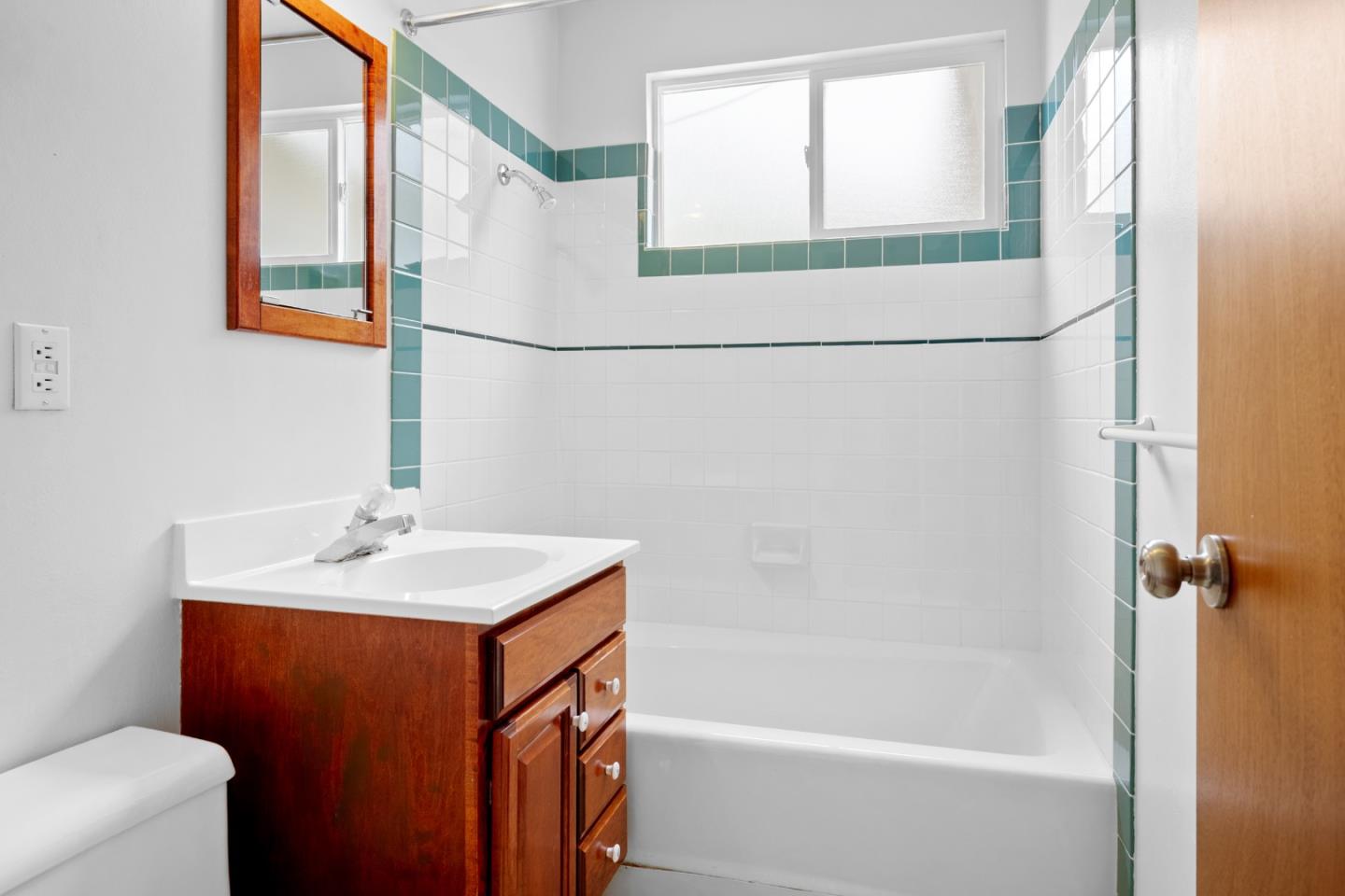 Detail Gallery Image 21 of 37 For 928 Corona Dr, Pacifica,  CA 94044 - 3 Beds | 2 Baths