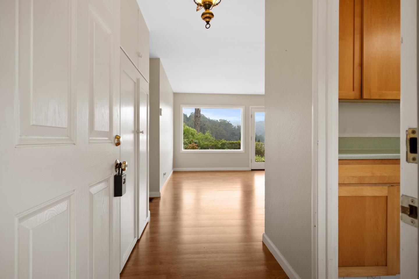 Detail Gallery Image 6 of 37 For 928 Corona Dr, Pacifica,  CA 94044 - 3 Beds | 2 Baths