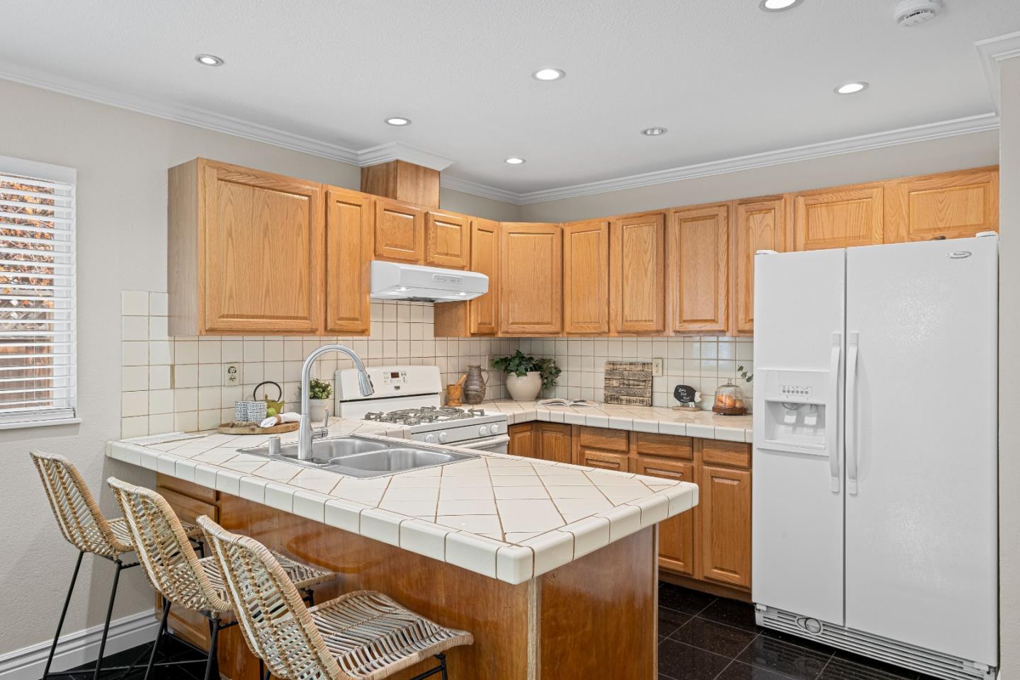Detail Gallery Image 12 of 62 For 6084 Amador Pl, Newark,  CA 94560 - 3 Beds | 2 Baths