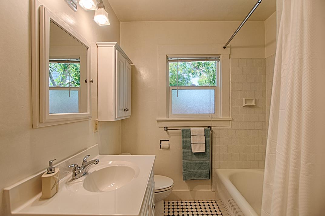 Detail Gallery Image 12 of 25 For 144 Van Ness Ave, Santa Cruz,  CA 95060 - – Beds | – Baths