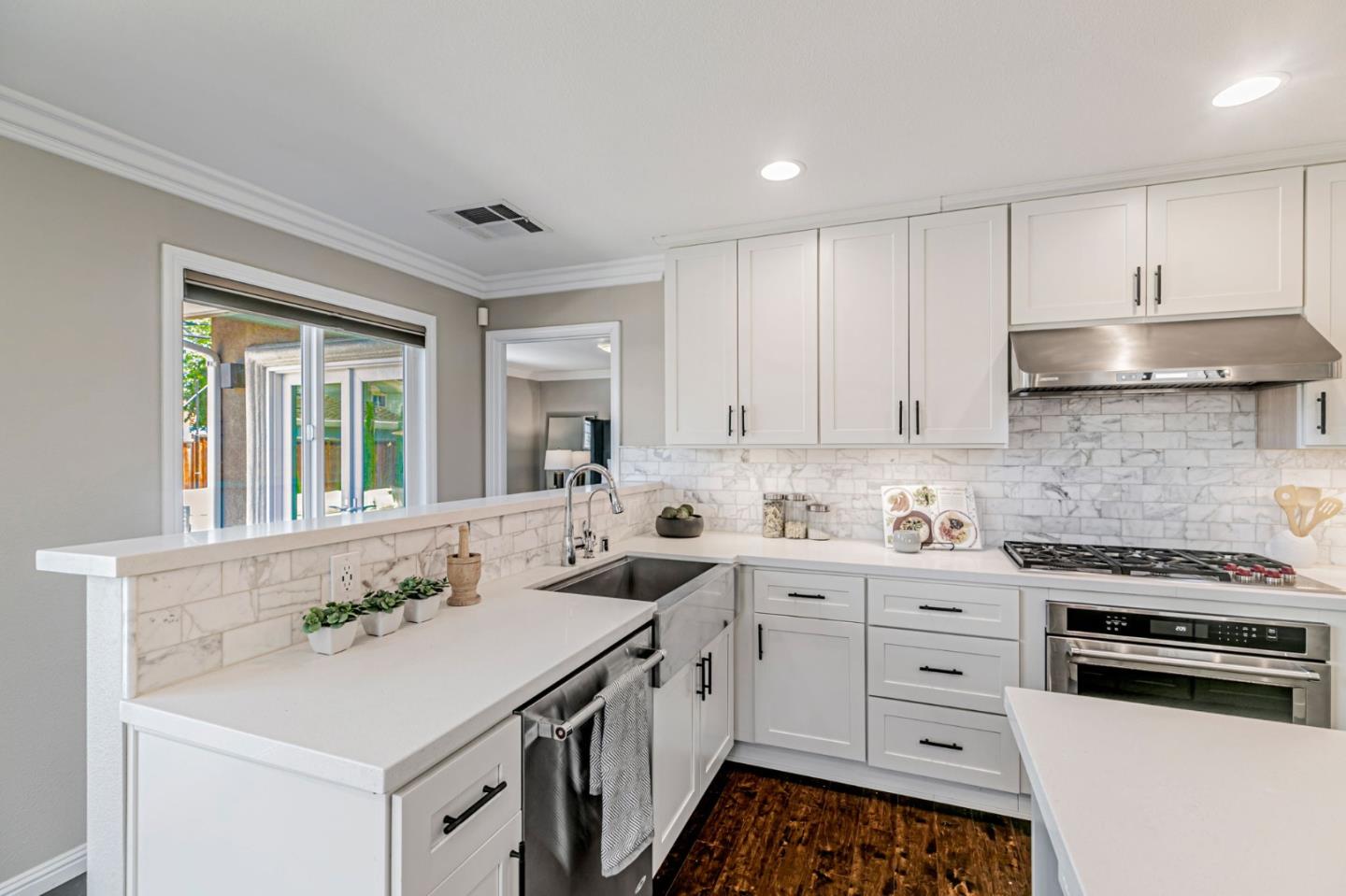 Detail Gallery Image 14 of 72 For 5562 Starcrest Dr, San Jose,  CA 95123 - 3 Beds | 3 Baths