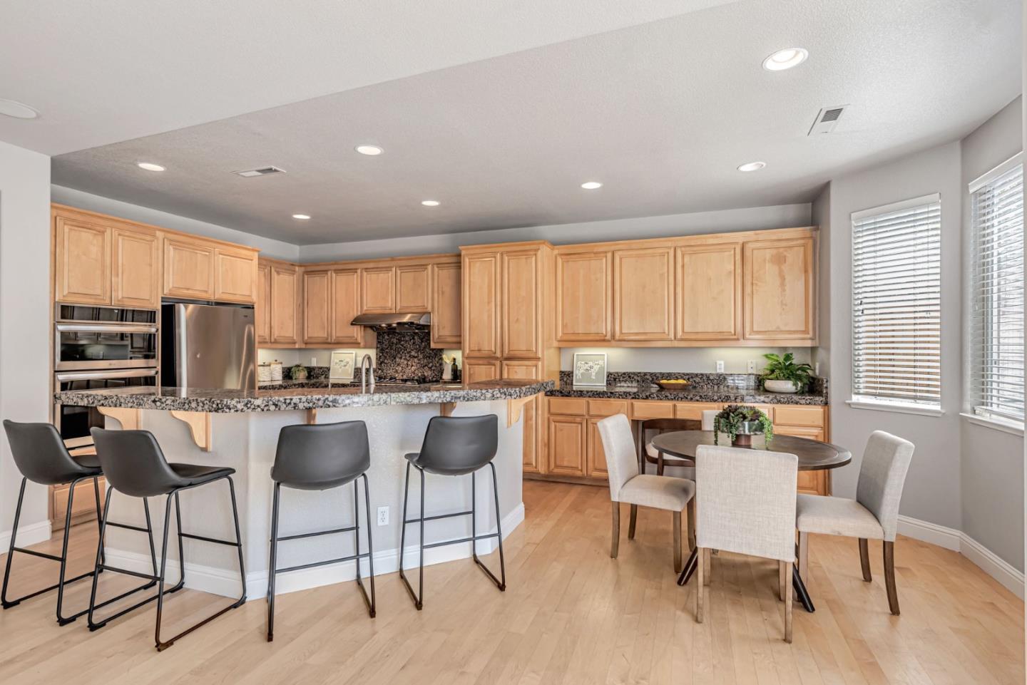 Detail Gallery Image 10 of 48 For 298 Gardenia Dr, San Jose,  CA 95123 - 4 Beds | 4 Baths