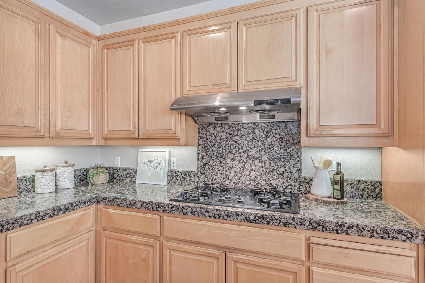 Detail Gallery Image 14 of 48 For 298 Gardenia Dr, San Jose,  CA 95123 - 4 Beds | 4 Baths