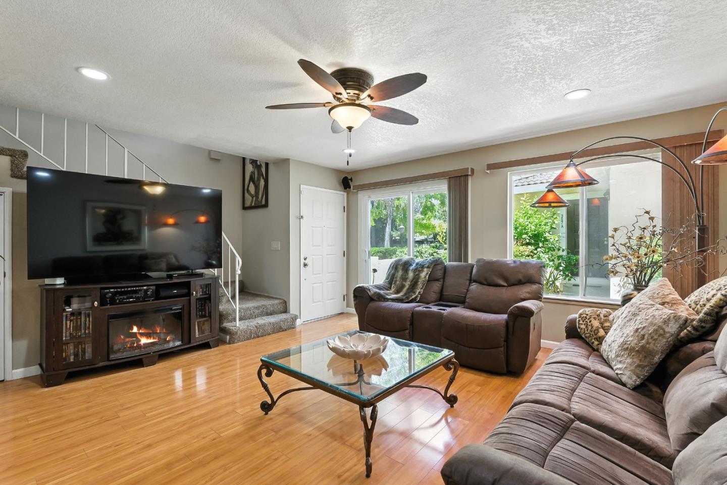 Detail Gallery Image 1 of 28 For 539 Giuffrida Ave #E,  San Jose,  CA 95123 - 2 Beds | 2/1 Baths