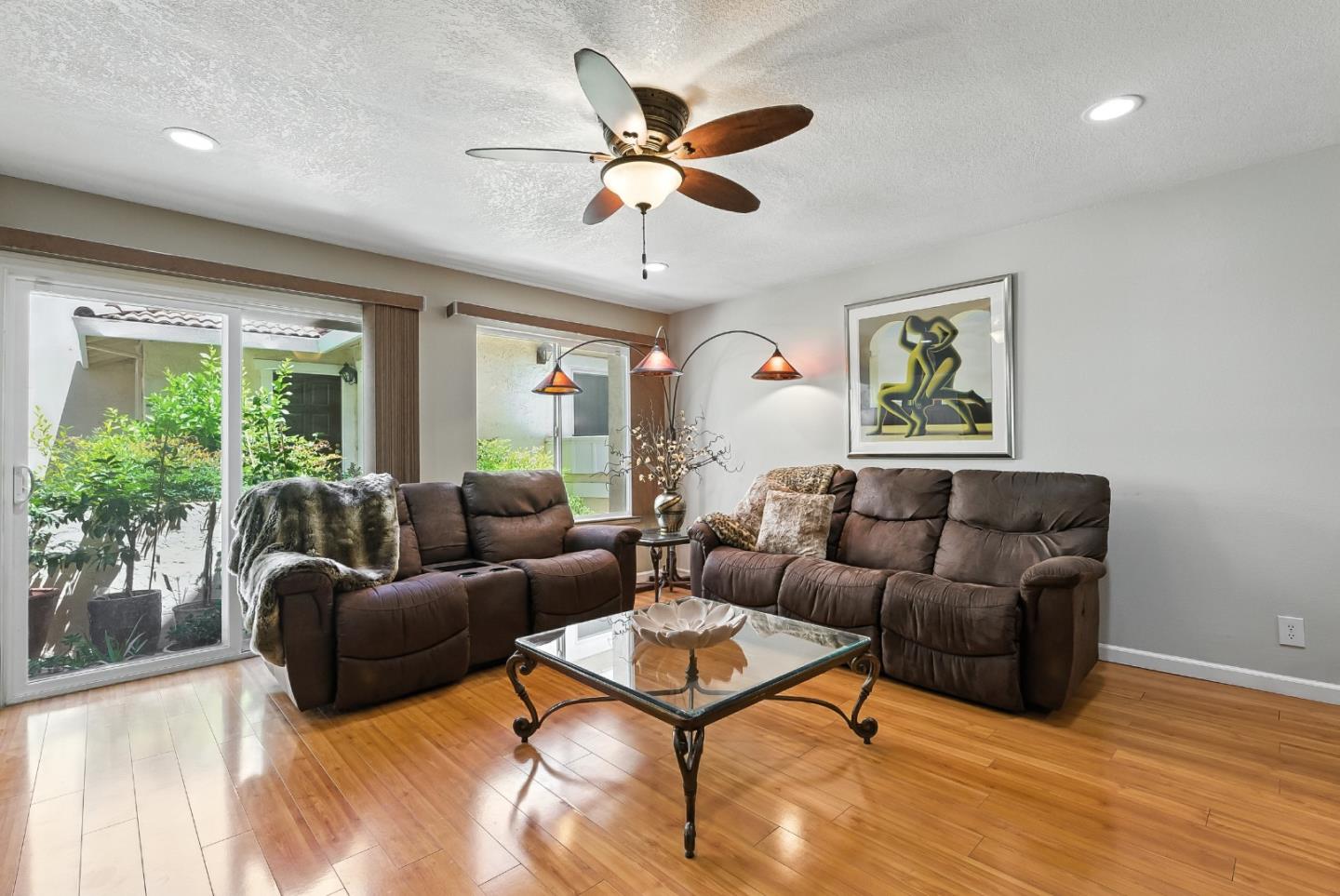 Detail Gallery Image 4 of 28 For 539 Giuffrida Ave #E,  San Jose,  CA 95123 - 2 Beds | 2/1 Baths