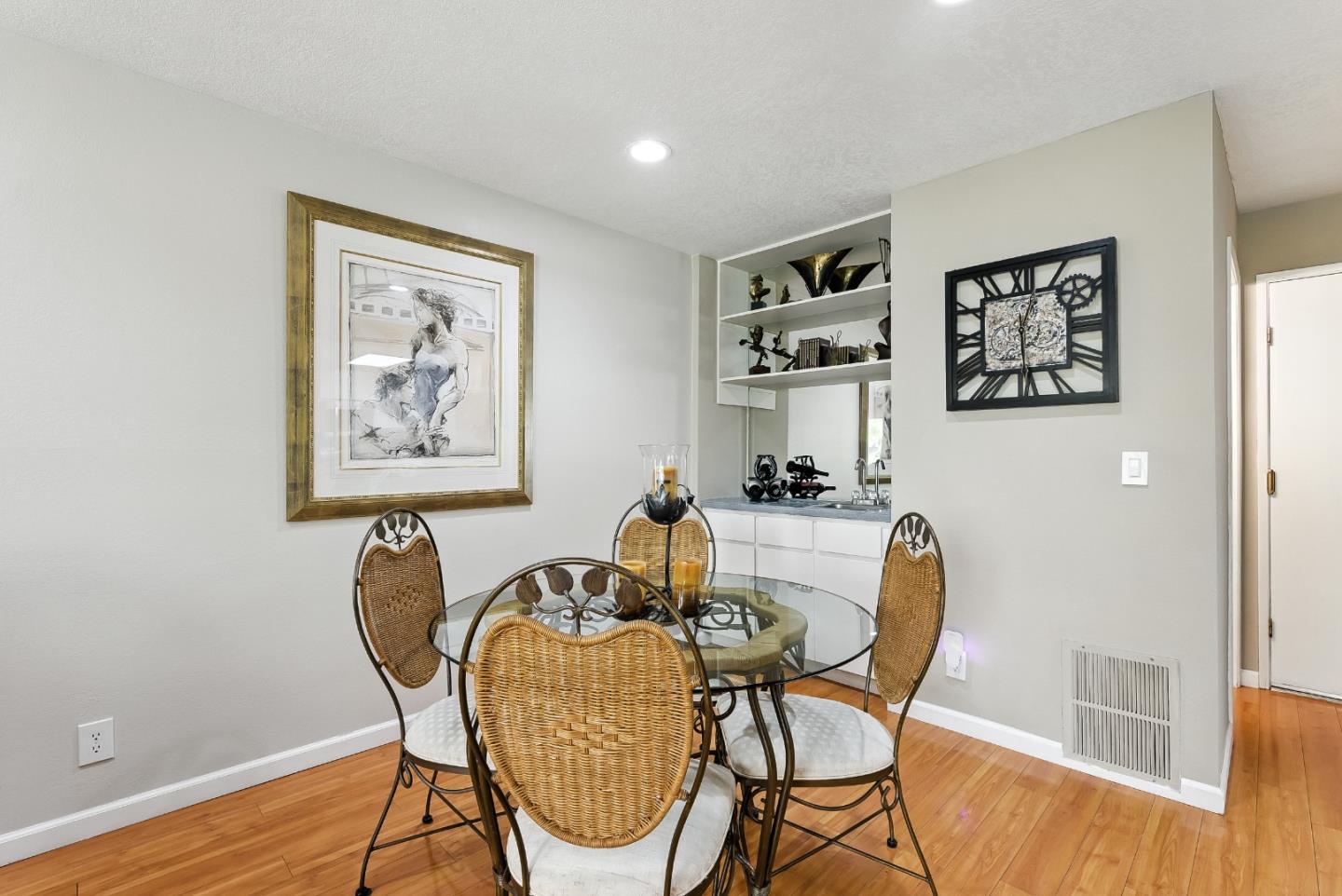 Detail Gallery Image 6 of 28 For 539 Giuffrida Ave #E,  San Jose,  CA 95123 - 2 Beds | 2/1 Baths