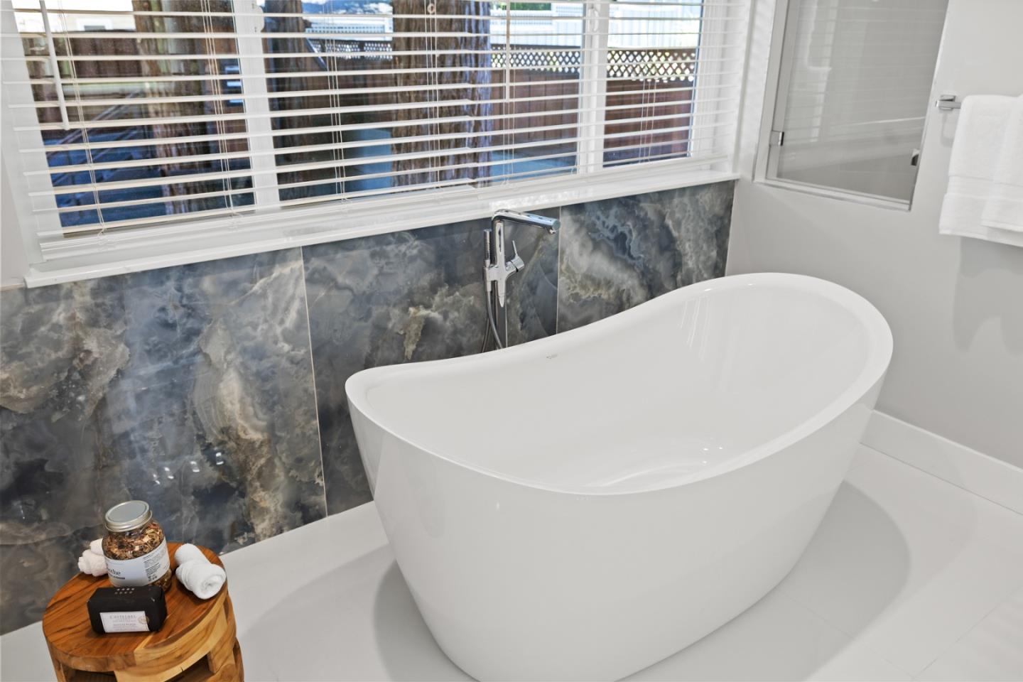 Detail Gallery Image 30 of 61 For 785 Pullman Rd, Hillsborough,  CA 94010 - 6 Beds | 6/1 Baths