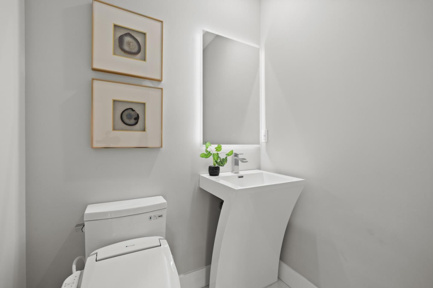 Detail Gallery Image 31 of 61 For 785 Pullman Rd, Hillsborough,  CA 94010 - 6 Beds | 6/1 Baths