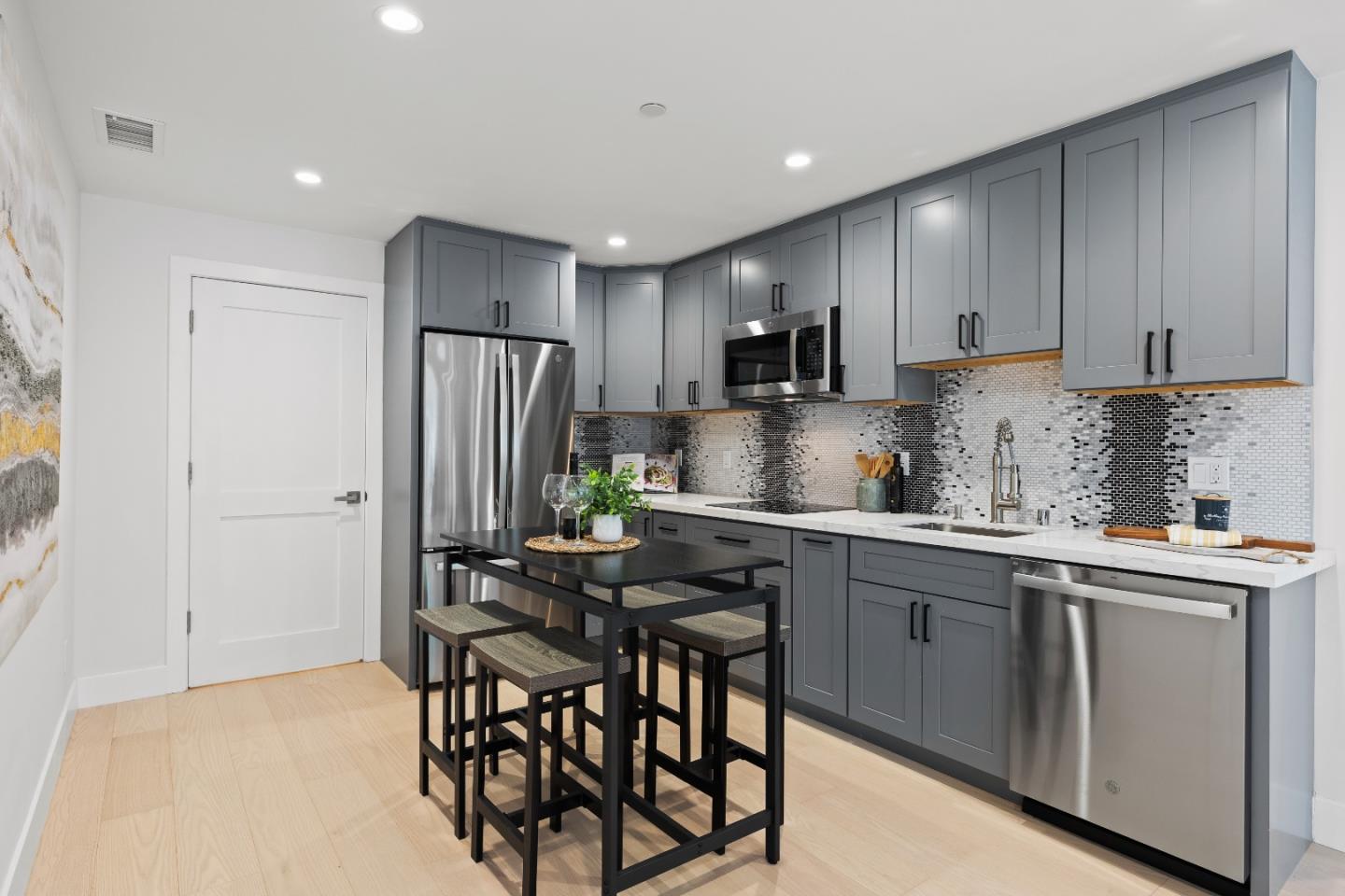 Detail Gallery Image 34 of 61 For 785 Pullman Rd, Hillsborough,  CA 94010 - 6 Beds | 6/1 Baths