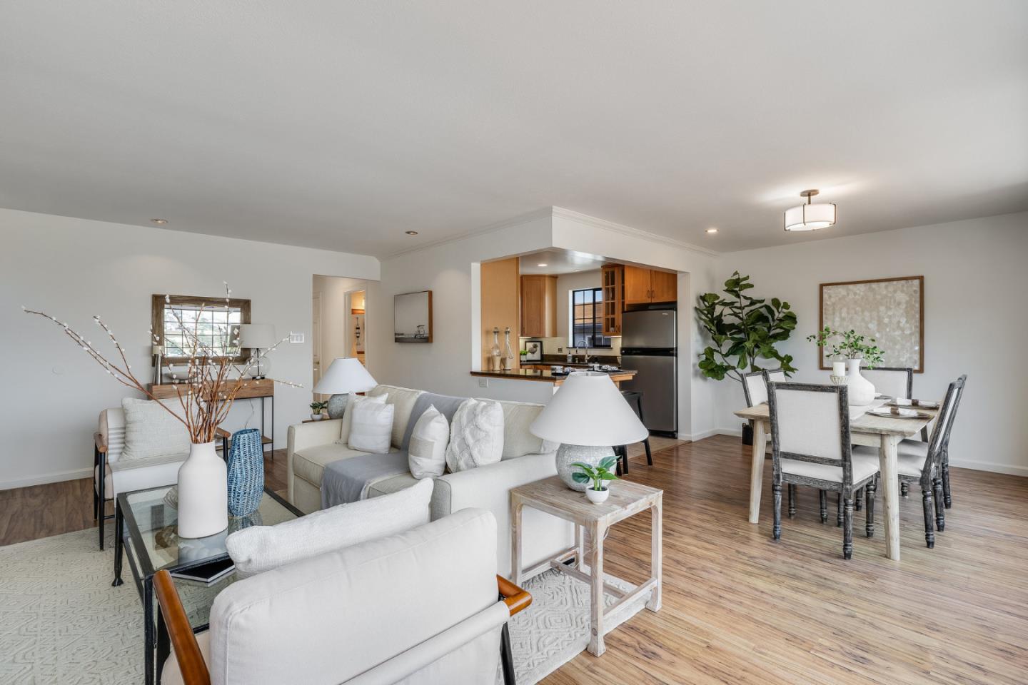 Detail Gallery Image 11 of 54 For 373 Coral Ridge Dr, Pacifica,  CA 94044 - 4 Beds | 3 Baths
