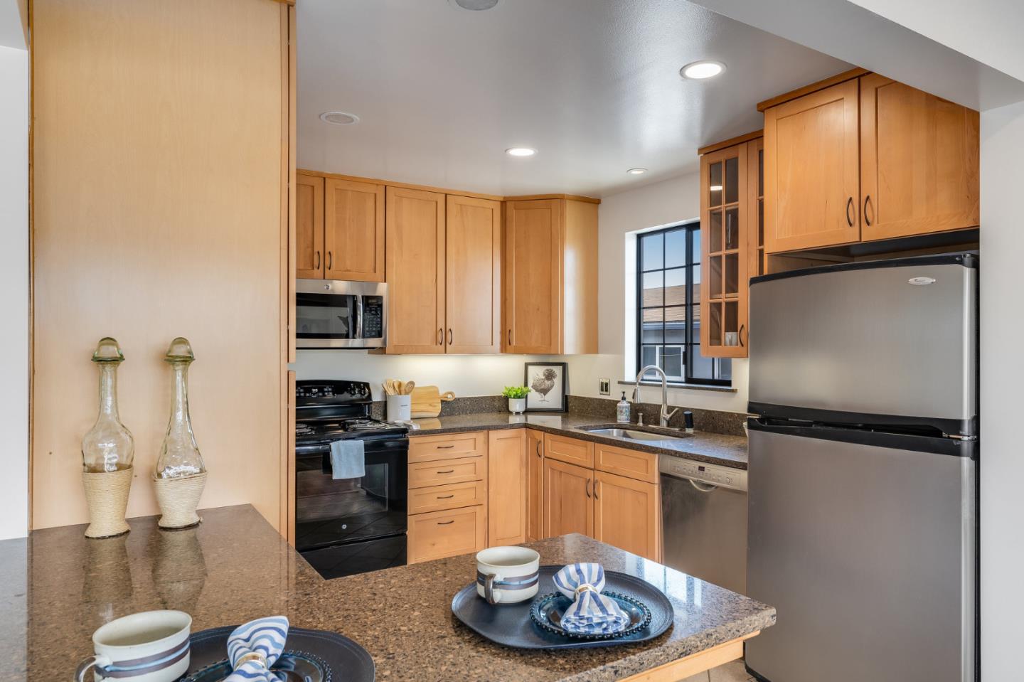 Detail Gallery Image 15 of 54 For 373 Coral Ridge Dr, Pacifica,  CA 94044 - 4 Beds | 3 Baths