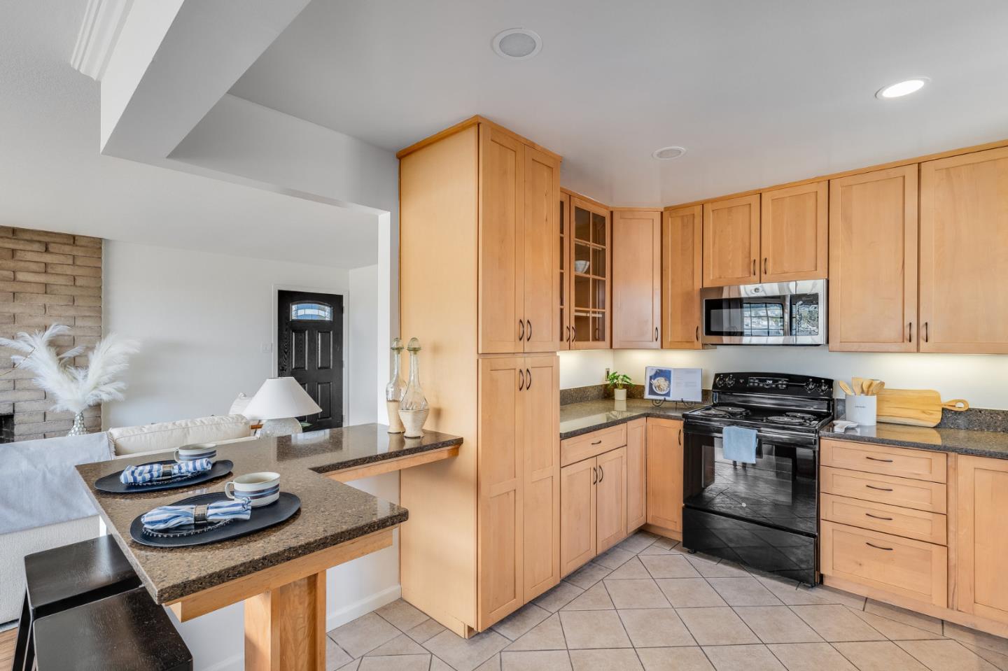Detail Gallery Image 16 of 54 For 373 Coral Ridge Dr, Pacifica,  CA 94044 - 4 Beds | 3 Baths
