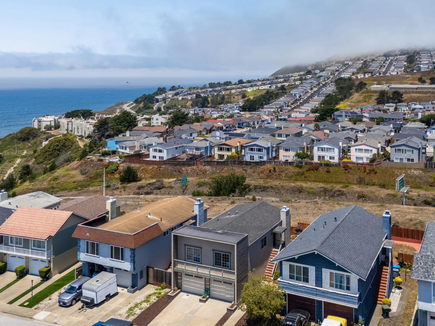 Detail Gallery Image 4 of 54 For 373 Coral Ridge Dr, Pacifica,  CA 94044 - 4 Beds | 3 Baths