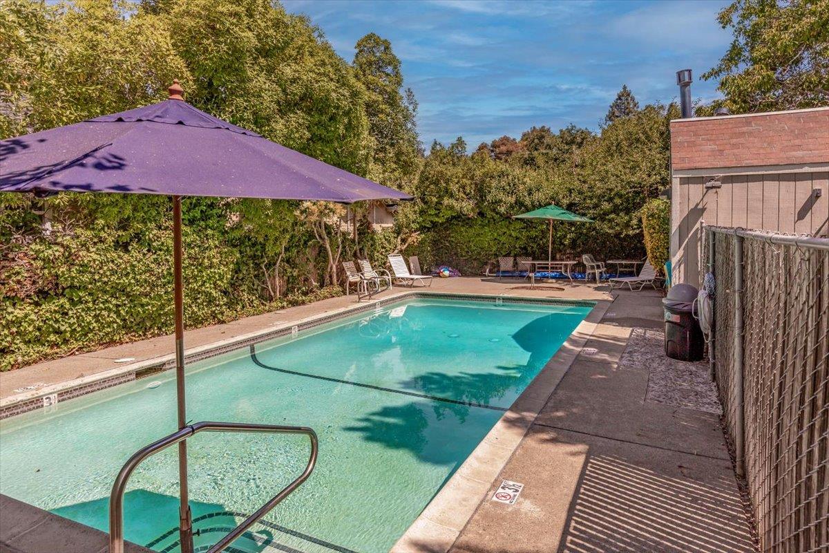 Detail Gallery Image 17 of 18 For 165 E Okeefe St #17,  Menlo Park,  CA 94025 - 2 Beds | 1/1 Baths