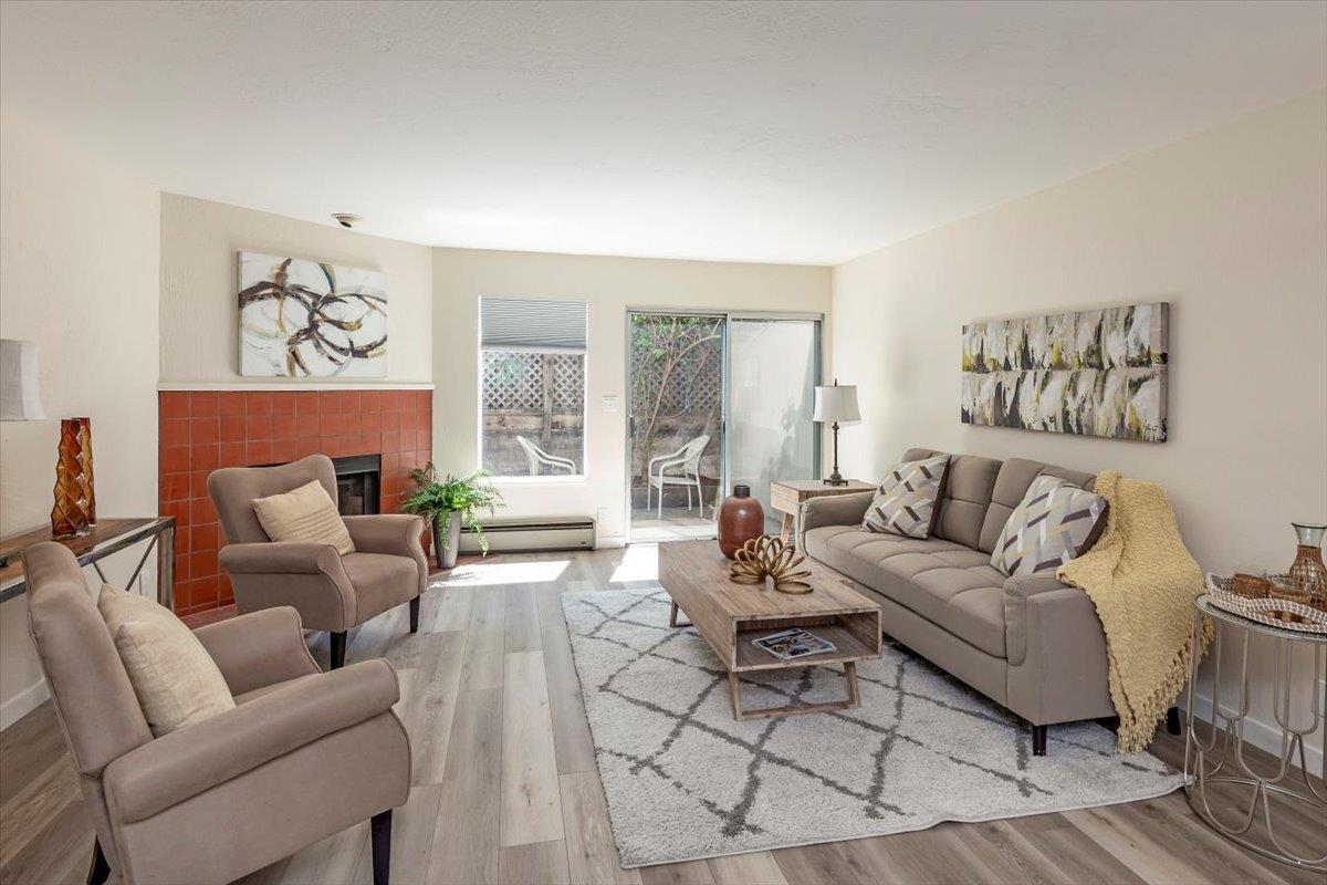 Detail Gallery Image 3 of 18 For 165 E Okeefe St #17,  Menlo Park,  CA 94025 - 2 Beds | 1/1 Baths
