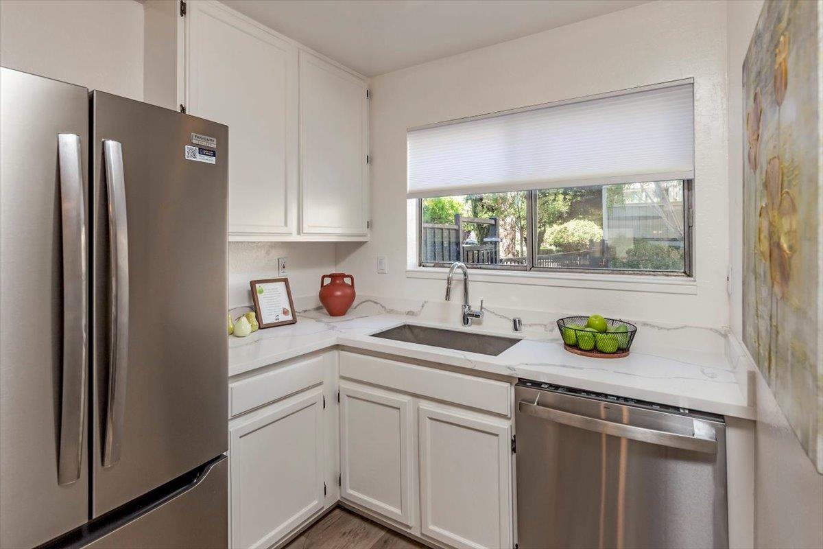 Detail Gallery Image 5 of 18 For 165 E Okeefe St #17,  Menlo Park,  CA 94025 - 2 Beds | 1/1 Baths