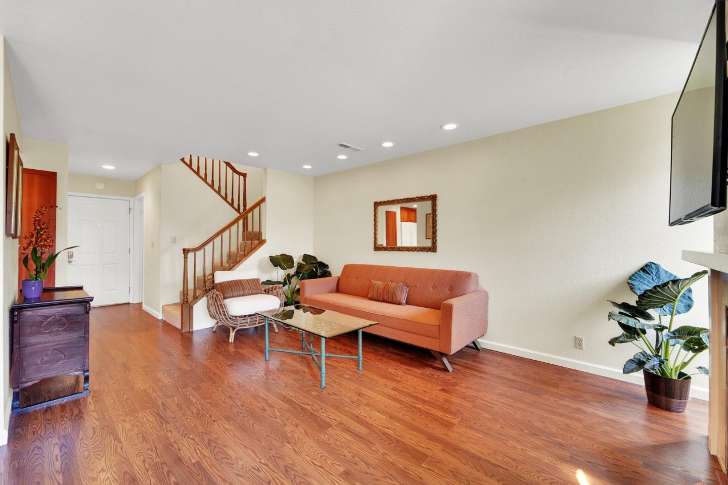 Detail Gallery Image 5 of 40 For 2958 Leotar Cir, Santa Cruz,  CA 95062 - 2 Beds | 2/1 Baths