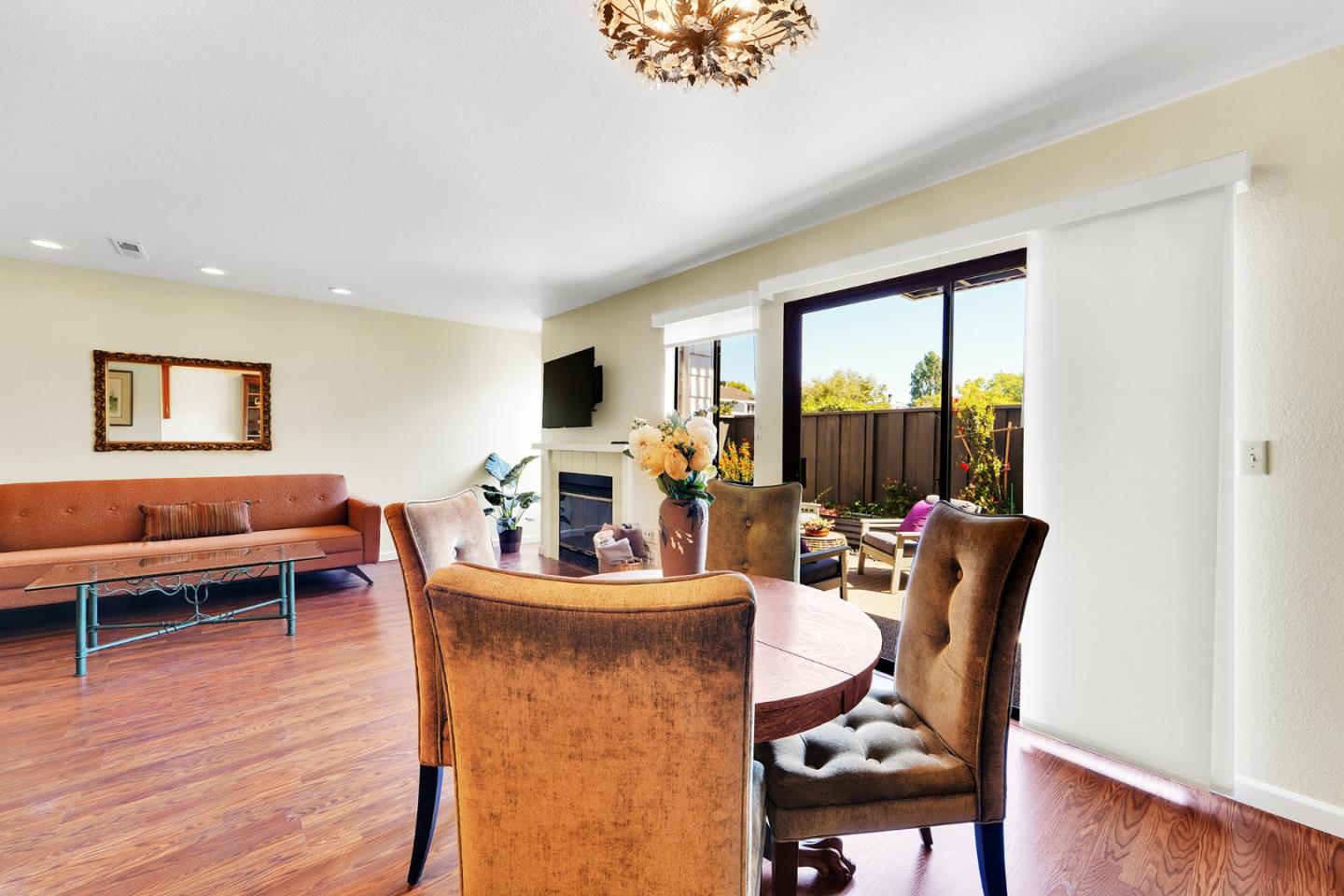 Detail Gallery Image 6 of 40 For 2958 Leotar Cir, Santa Cruz,  CA 95062 - 2 Beds | 2/1 Baths