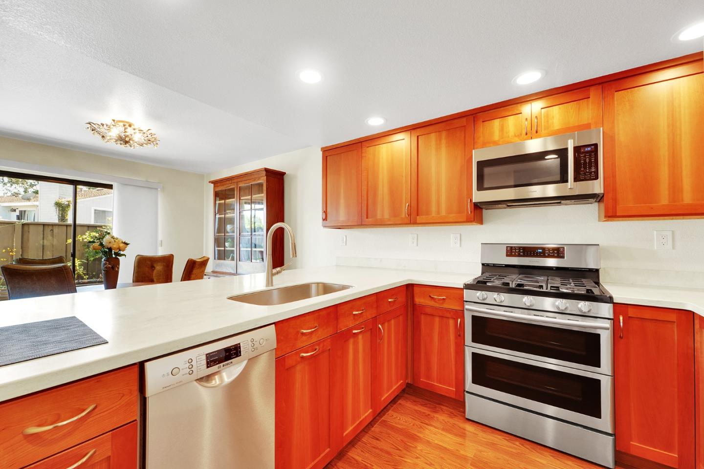 Detail Gallery Image 8 of 40 For 2958 Leotar Cir, Santa Cruz,  CA 95062 - 2 Beds | 2/1 Baths
