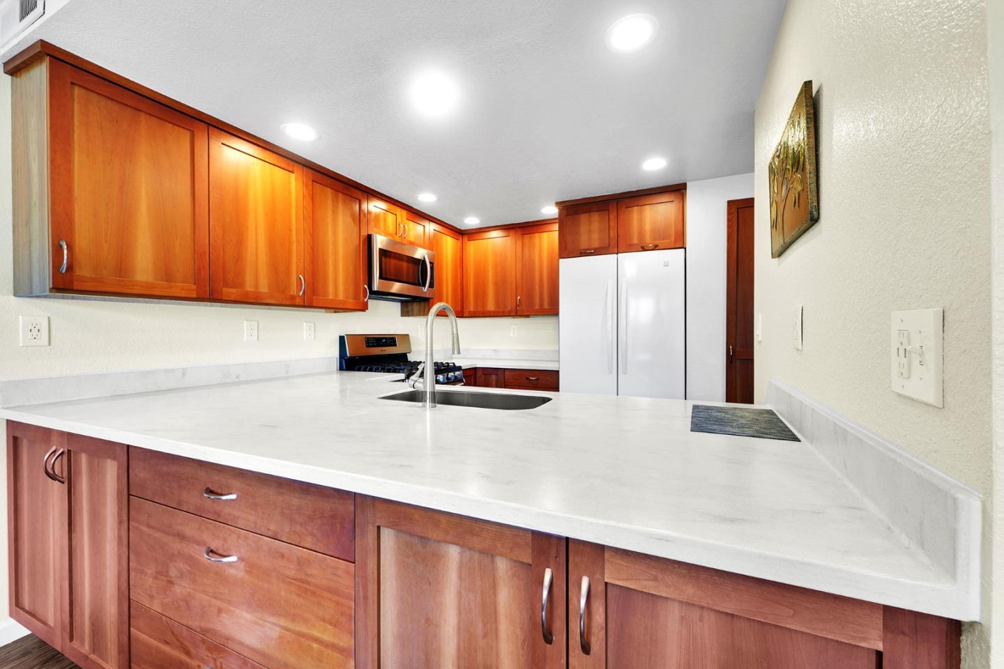 Detail Gallery Image 9 of 40 For 2958 Leotar Cir, Santa Cruz,  CA 95062 - 2 Beds | 2/1 Baths