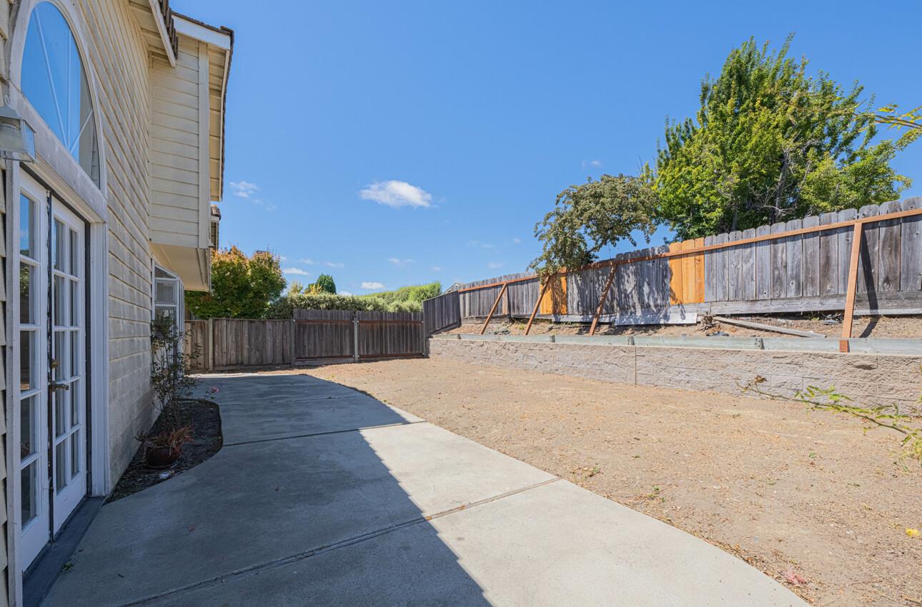Detail Gallery Image 10 of 39 For 736 Potrero Way, Salinas,  CA 93907 - 3 Beds | 2/1 Baths