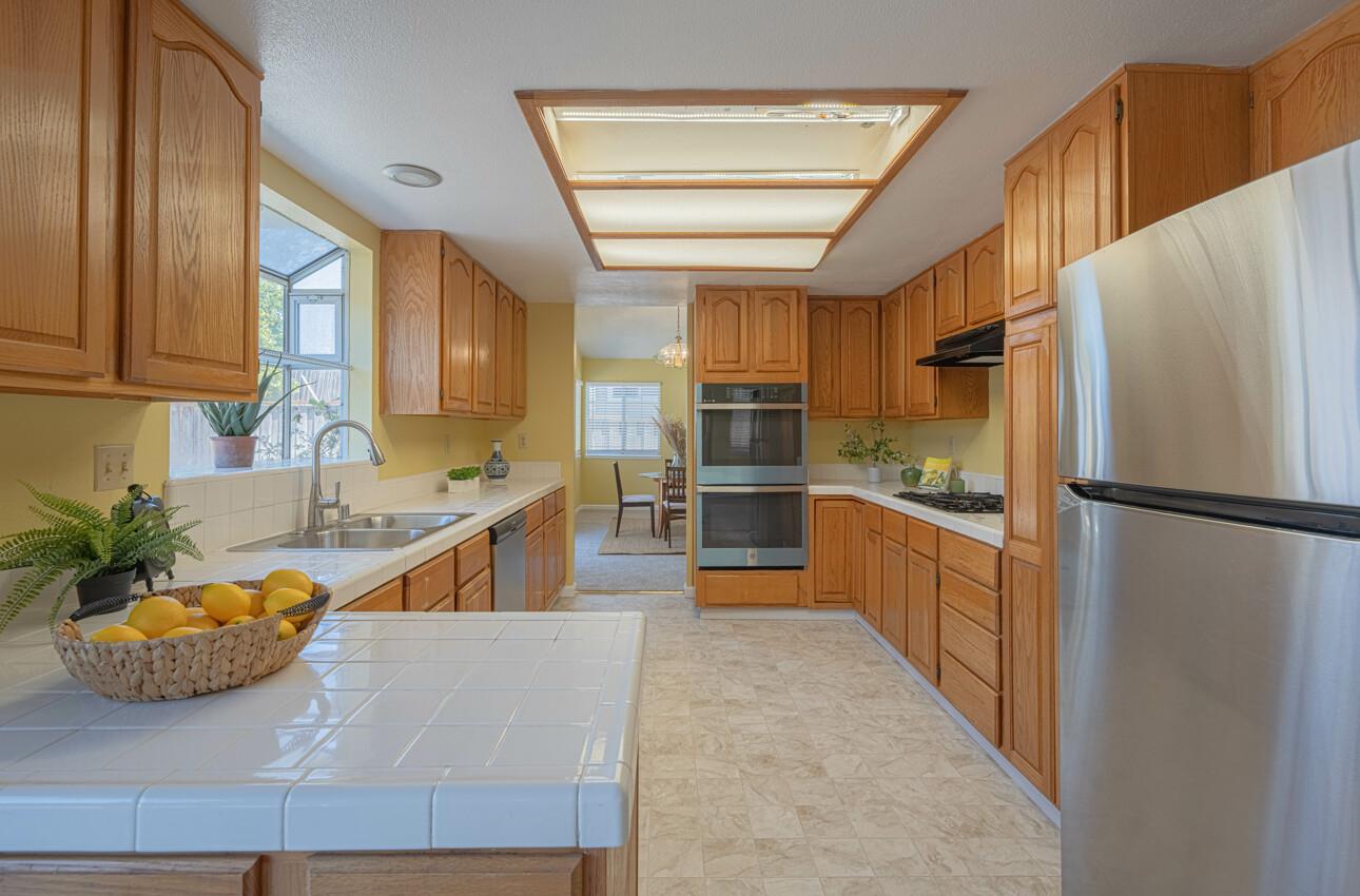 Detail Gallery Image 13 of 39 For 736 Potrero Way, Salinas,  CA 93907 - 3 Beds | 2/1 Baths
