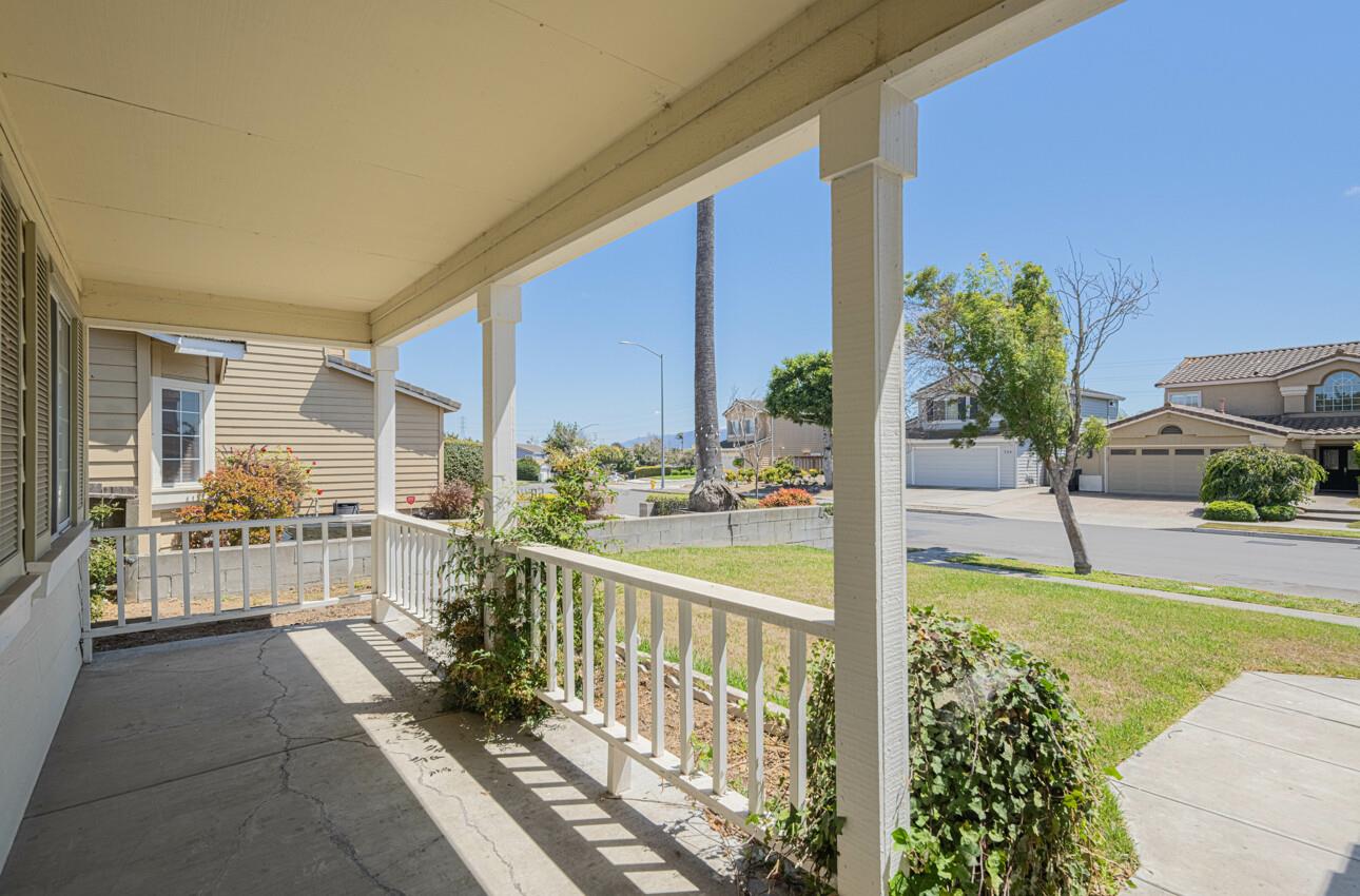 Detail Gallery Image 4 of 39 For 736 Potrero Way, Salinas,  CA 93907 - 3 Beds | 2/1 Baths