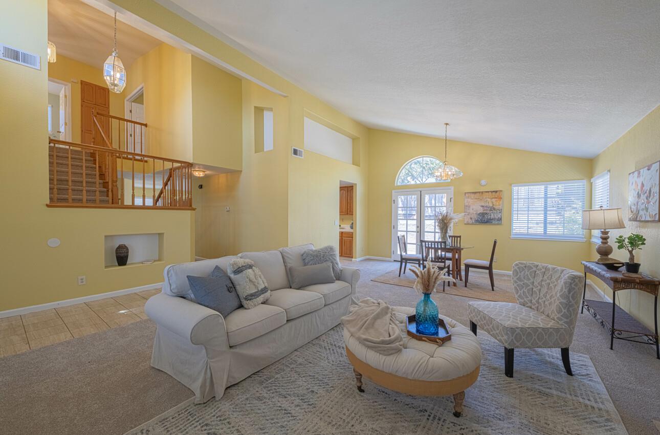 Detail Gallery Image 8 of 39 For 736 Potrero Way, Salinas,  CA 93907 - 3 Beds | 2/1 Baths