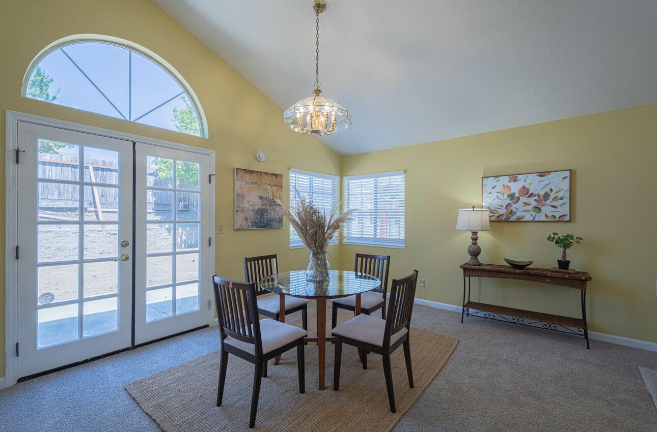 Detail Gallery Image 9 of 39 For 736 Potrero Way, Salinas,  CA 93907 - 3 Beds | 2/1 Baths