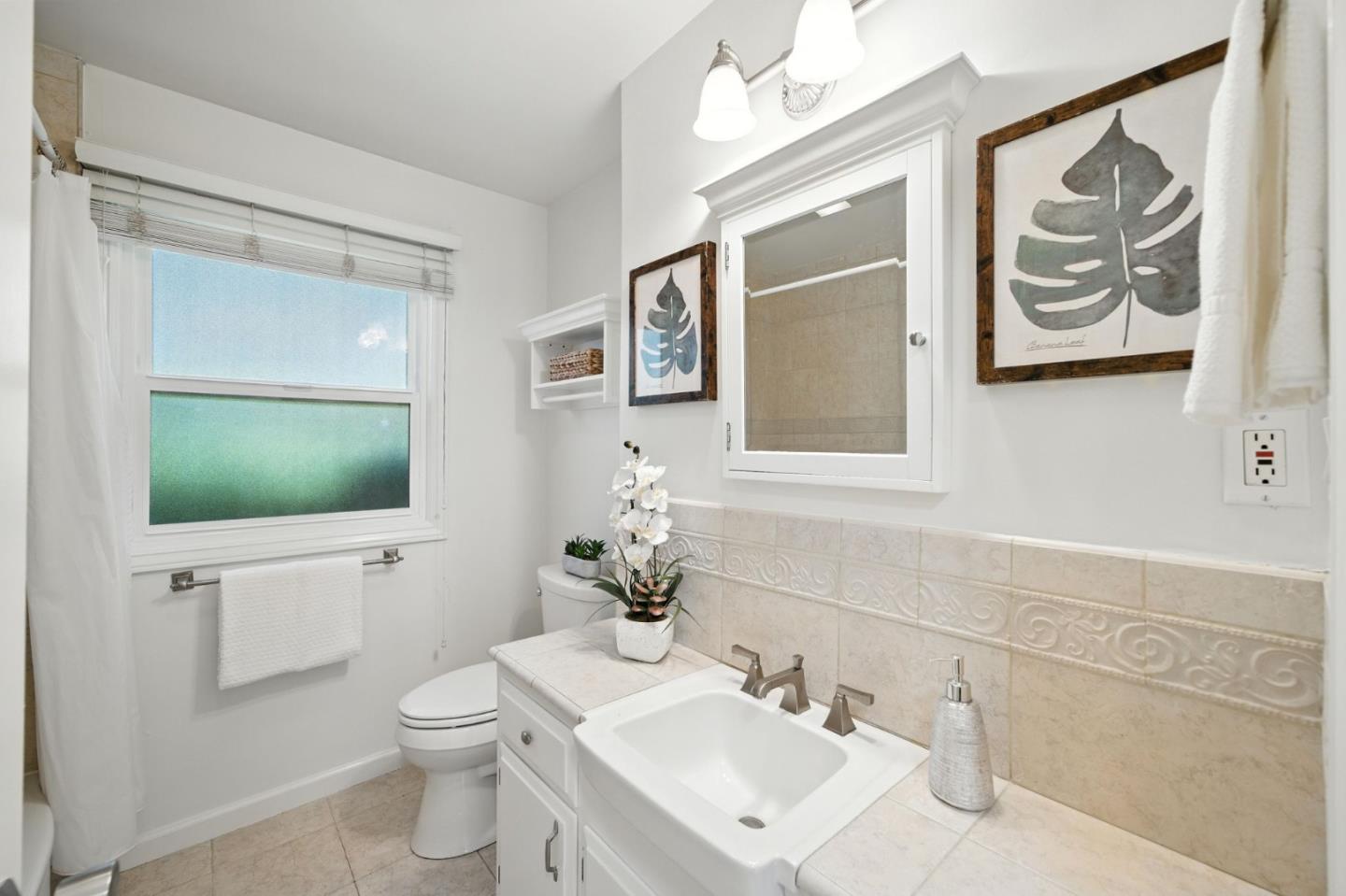 Detail Gallery Image 13 of 27 For 641 10th Ave, Menlo Park,  CA 94025 - 3 Beds | 2 Baths