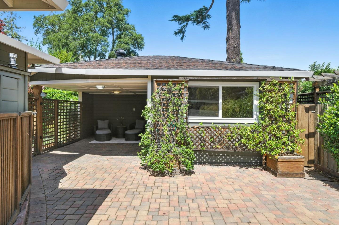 Detail Gallery Image 15 of 27 For 641 10th Ave, Menlo Park,  CA 94025 - 3 Beds | 2 Baths
