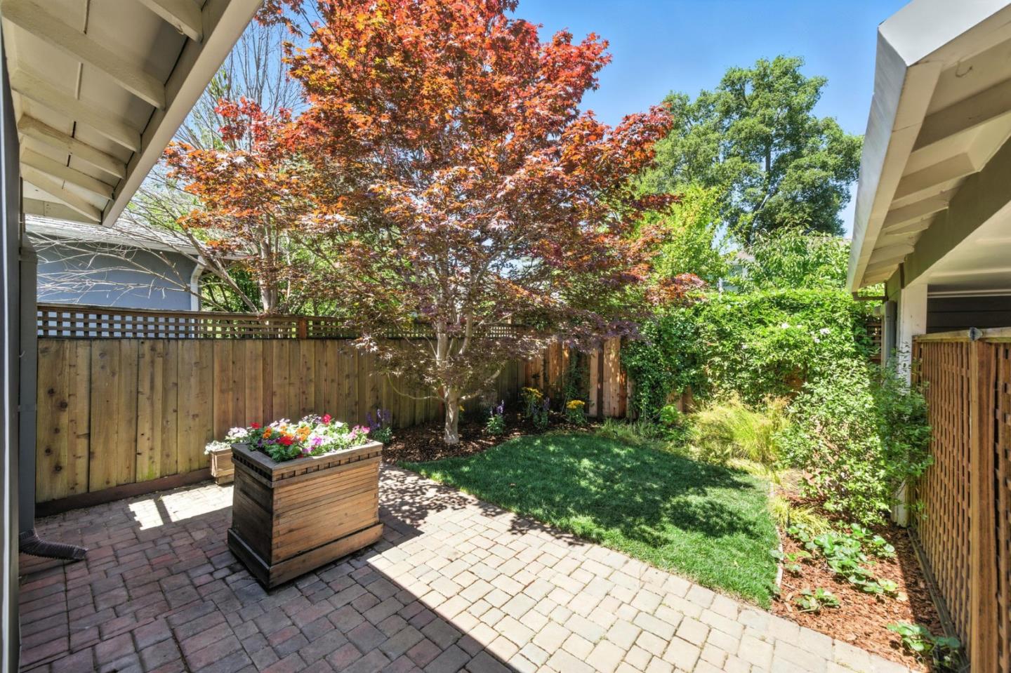 Detail Gallery Image 19 of 27 For 641 10th Ave, Menlo Park,  CA 94025 - 3 Beds | 2 Baths