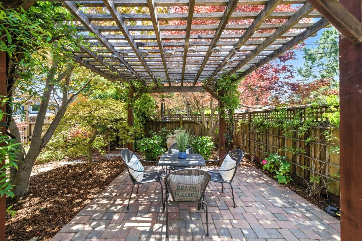 Detail Gallery Image 22 of 27 For 641 10th Ave, Menlo Park,  CA 94025 - 3 Beds | 2 Baths