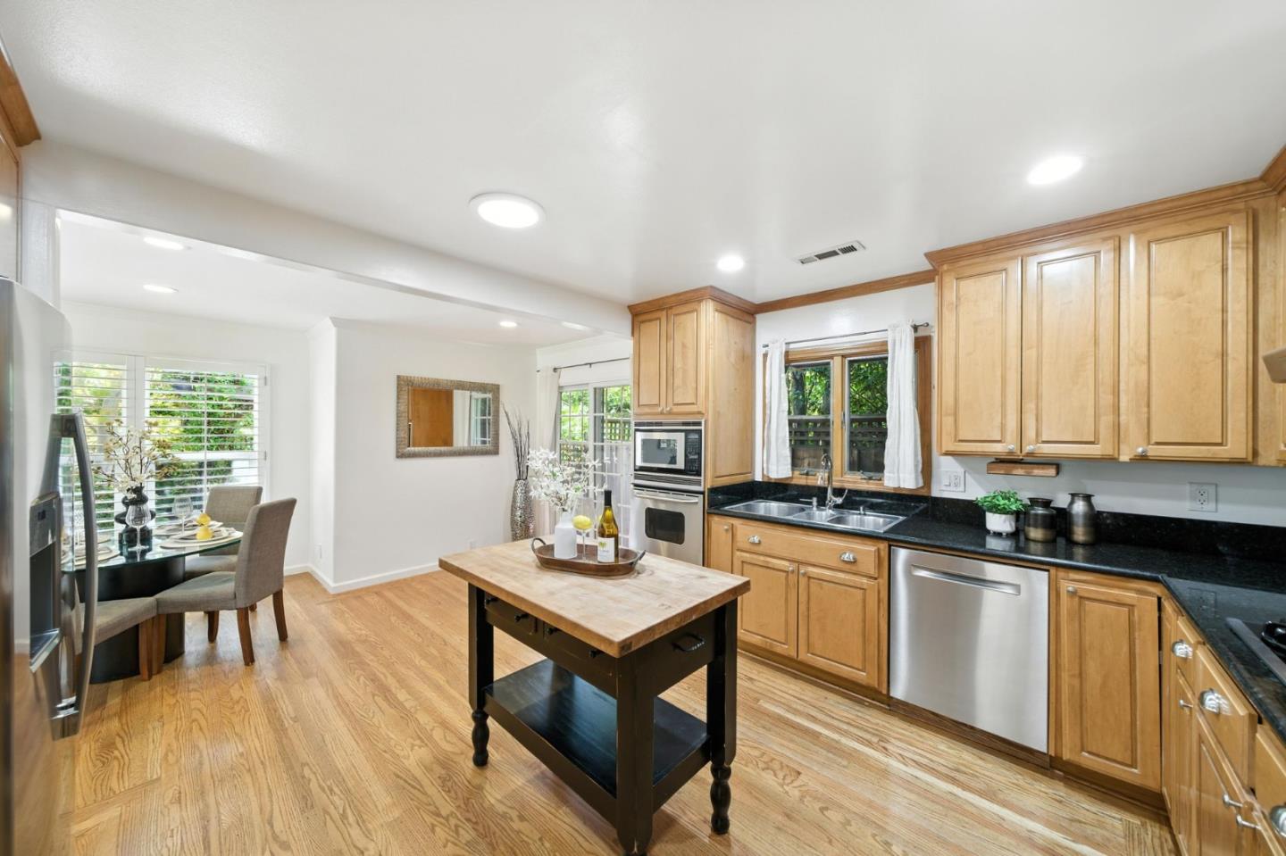 Detail Gallery Image 5 of 27 For 641 10th Ave, Menlo Park,  CA 94025 - 3 Beds | 2 Baths