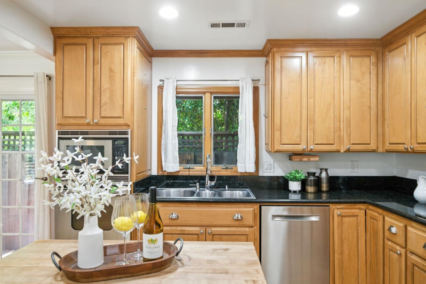 Detail Gallery Image 6 of 27 For 641 10th Ave, Menlo Park,  CA 94025 - 3 Beds | 2 Baths