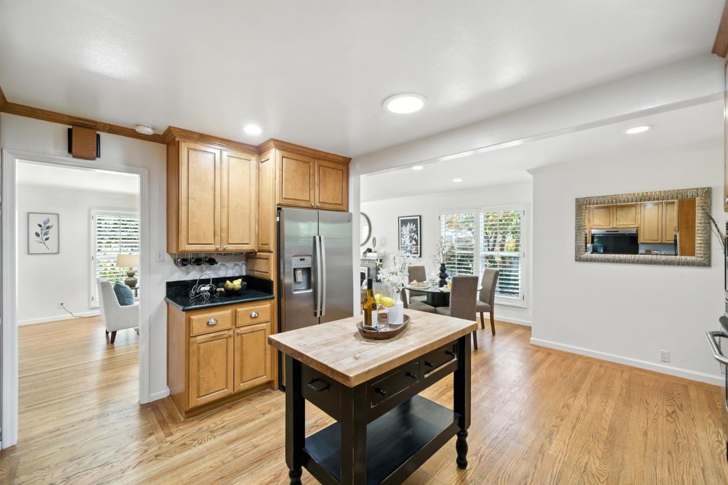 Detail Gallery Image 7 of 27 For 641 10th Ave, Menlo Park,  CA 94025 - 3 Beds | 2 Baths