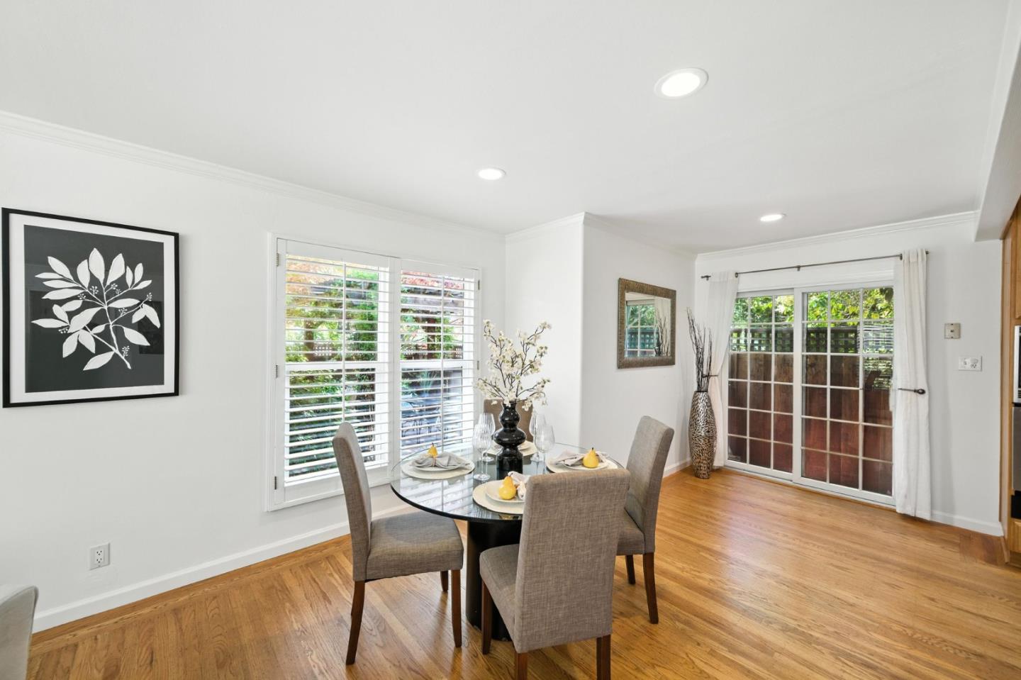 Detail Gallery Image 8 of 27 For 641 10th Ave, Menlo Park,  CA 94025 - 3 Beds | 2 Baths