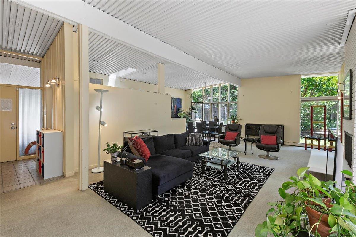 Detail Gallery Image 13 of 32 For 291 La Mesa Dr, Portola Valley,  CA 94028 - 4 Beds | 2 Baths