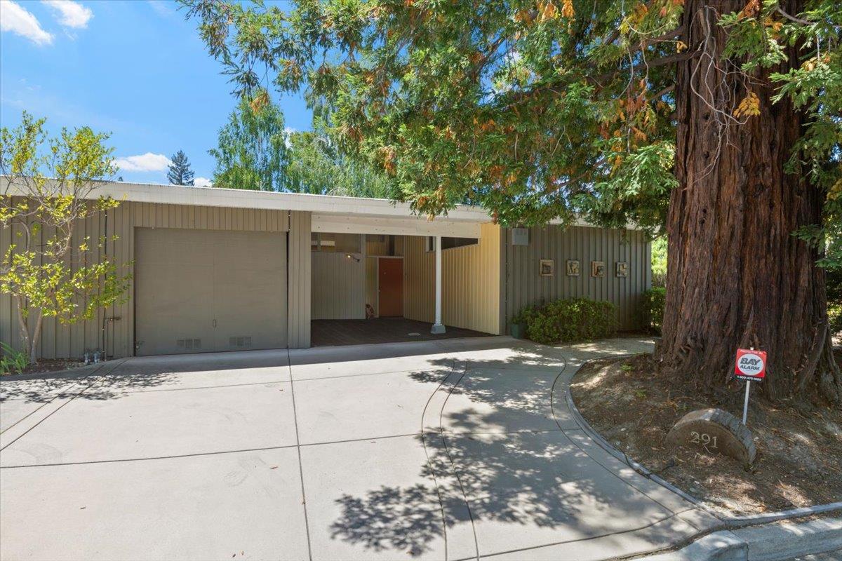 Detail Gallery Image 2 of 32 For 291 La Mesa Dr, Portola Valley,  CA 94028 - 4 Beds | 2 Baths