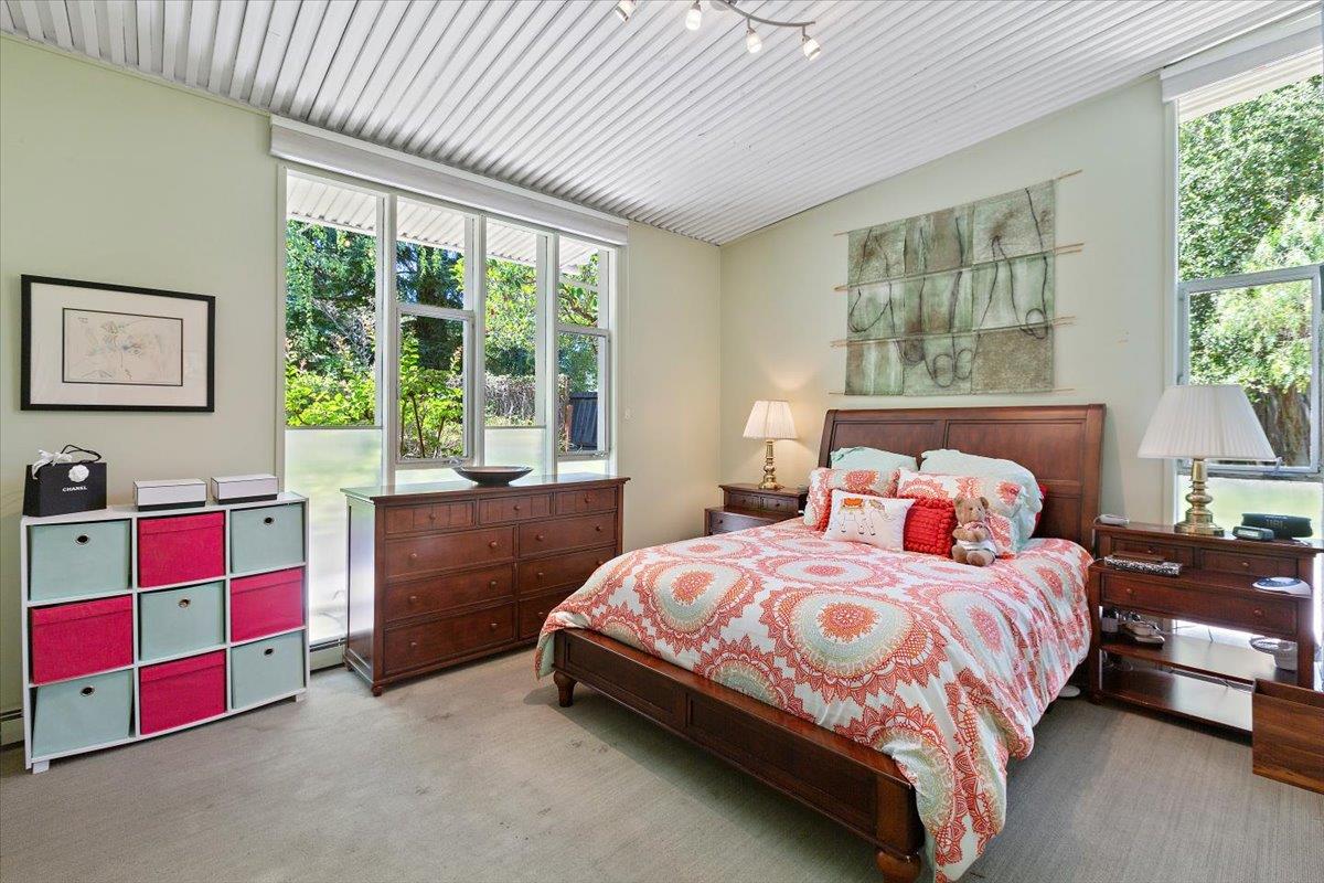 Detail Gallery Image 20 of 32 For 291 La Mesa Dr, Portola Valley,  CA 94028 - 4 Beds | 2 Baths